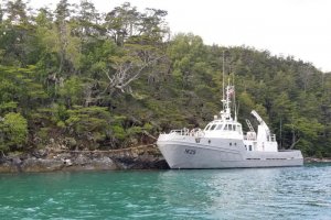 Lancha Servicio General 1625 “Ona” cumple 10 años recorriendo las aguas australes