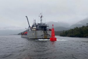 Barcaza “Elicura” finalizó primera fase de comisión cumpliendo tareas de reabastecimiento y mantención de ayuda a la navegación