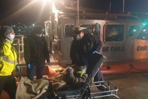 Capitanía de Puerto de Quellón apoyó evacuación médica de urgencia desde Piedra Blanca