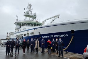 Directora de la ANID y SEREMI de MINCYT visitaron buque "Cabo de Hornos"
