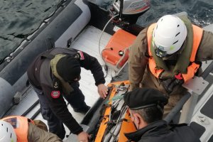 Bajo condiciones meteorológicas desfavorables Autoridad Marítima recupero cuerpo de excursionista fallecido en Cruz de Froward