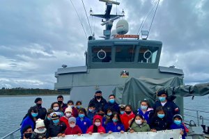 Niños de escuela rural en Isla Tac pudieron conocer el buque “Cirujano Videla”