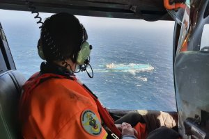 Helicóptero naval embarcado en el Patrullero “Fuentealba” realizó tareas de control aeromarítimo en el sur