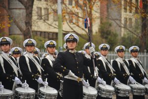Escuela Naval “Arturo Prat” rinde honores en Cuenta Pública 2023