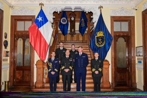 Comandante de las Fuerzas Armadas de la Polinesia francesa visita dependencias de las Direcciones Técnicas de la Directemar