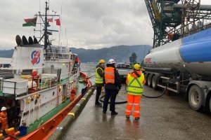 Policía Marítima de Corral fiscalizó faena de combustible del Remolcador “Resolver Commander”