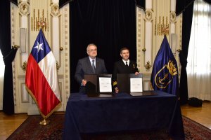 Armada y Universidad San Sebastián firman convenio de colaboración