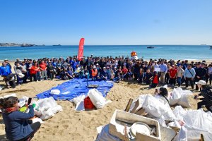 Más de 2 mil toneladas de basura han sido retiradas de las playas gracias a jornadas de limpieza en Chile